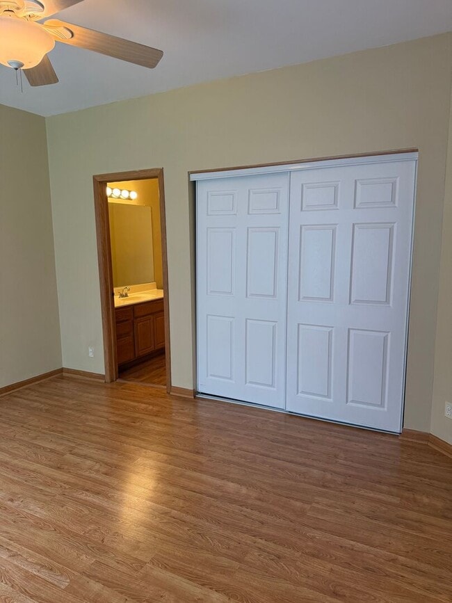 Building Photo - 13964 Danbury Dr