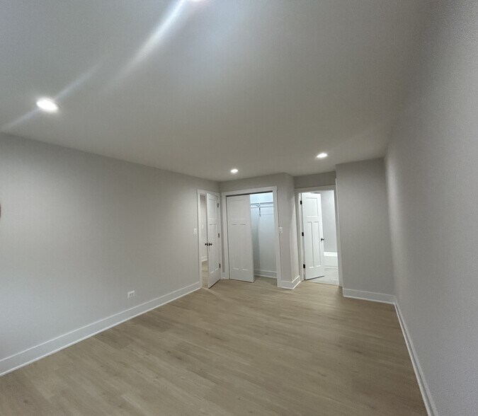 Building Photo - 696 Elm Pl