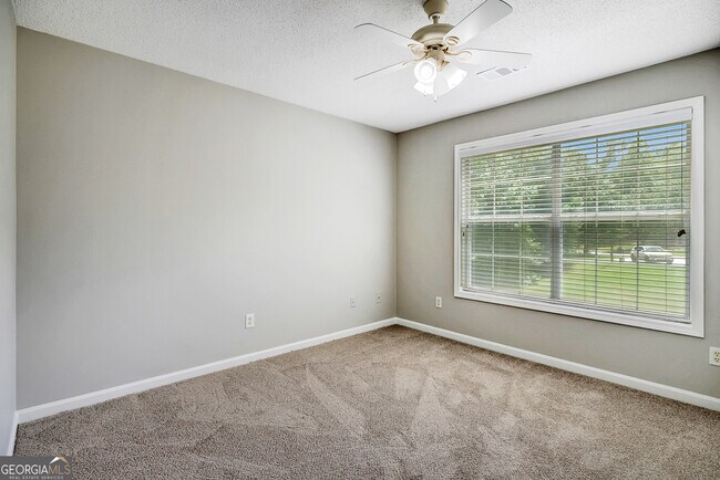 Building Photo - 75 Rock Mill Ct