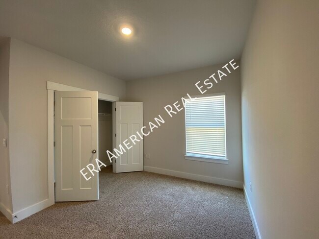 Building Photo - 3398 Southwind Dr