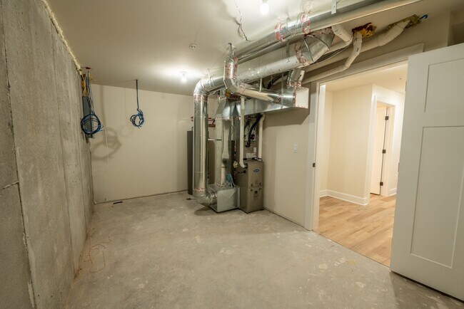 Building Photo - 3 Bed / 2.5 Bath Townhome w/Deck, Walkout Finished Basement, 9' Ceilings, Quartz Tops, Stainless ...