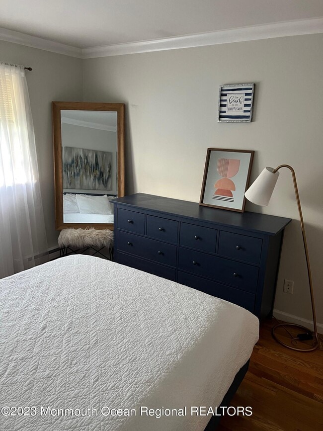 Building Photo - 304 4th Ave