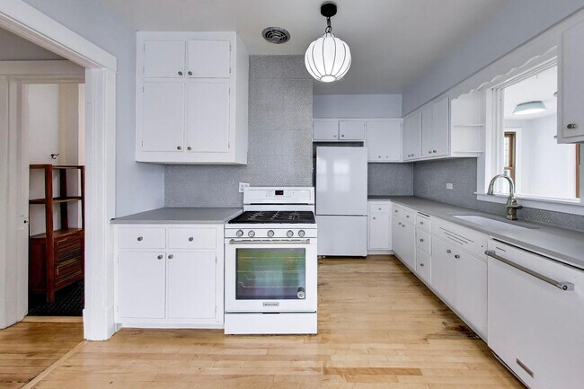 Building Photo - 4219 N Albany Ave