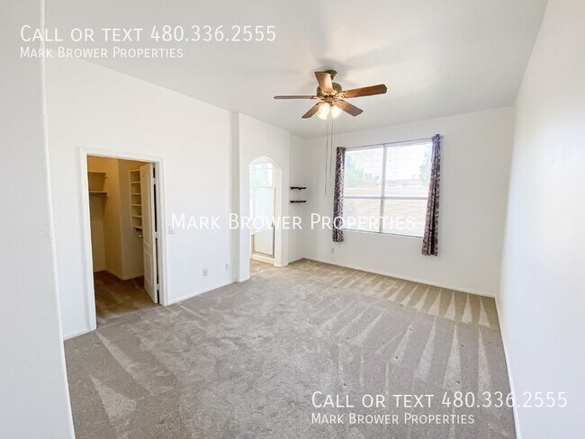 Building Photo - 3918 E Juanita Ave
