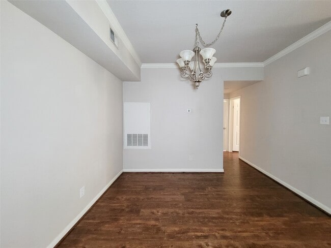Building Photo - 2255 Braeswood Park Dr