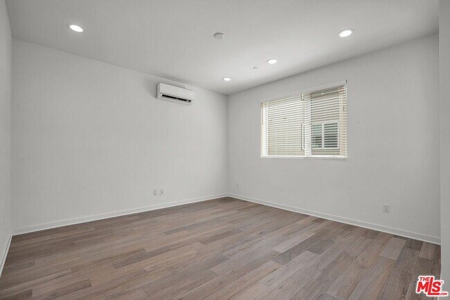 Building Photo - 5605 E Alloway Ct