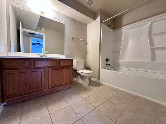 Building Photo - Recently Upgraded Spacious 1B/1B Condo nea...