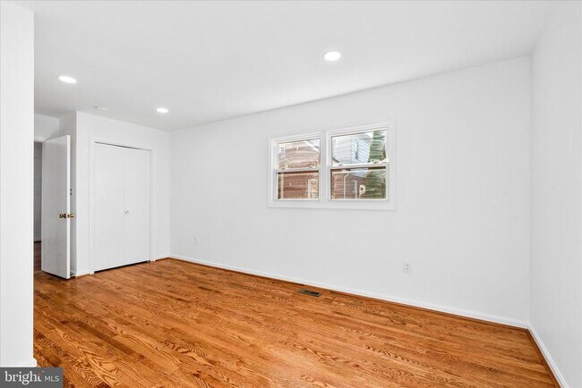 Building Photo - 117 W 14th St