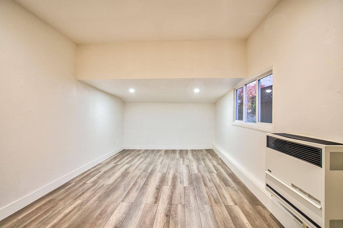 Building Photo - 1351 Eastshore Dr