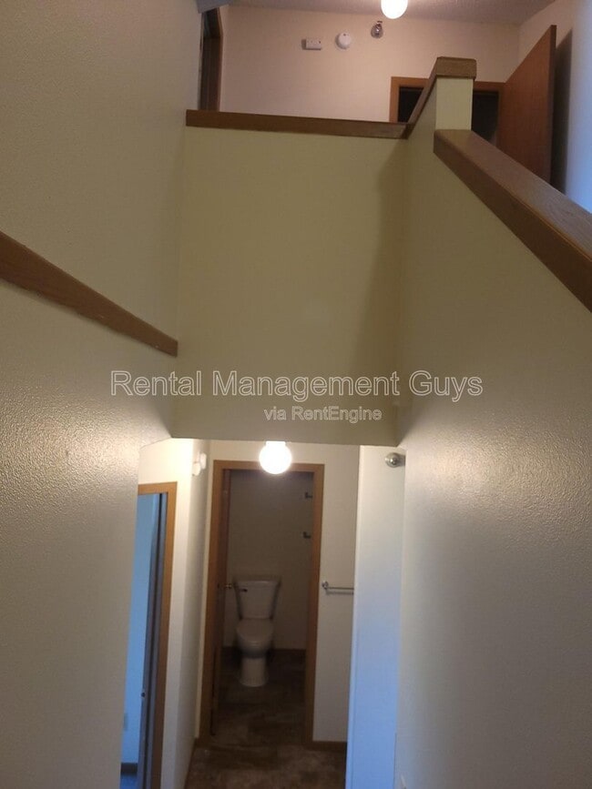 Building Photo - 434 1st Ave NE