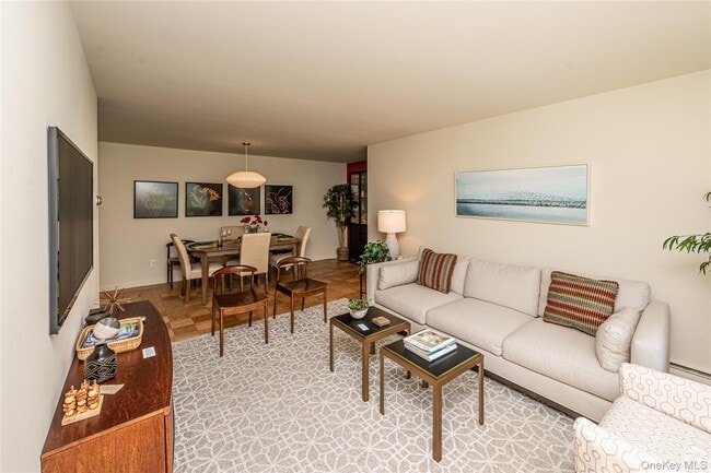 Building Photo - 13 Captains Dr