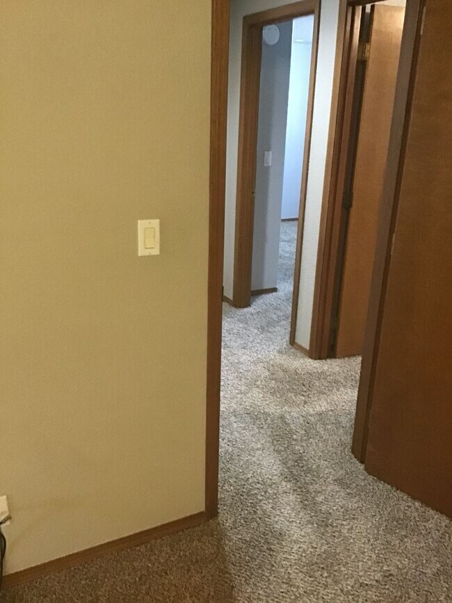 Building Photo - Quiet Peaceful 3 bedroom 2 bath Single Level home located in Central Point