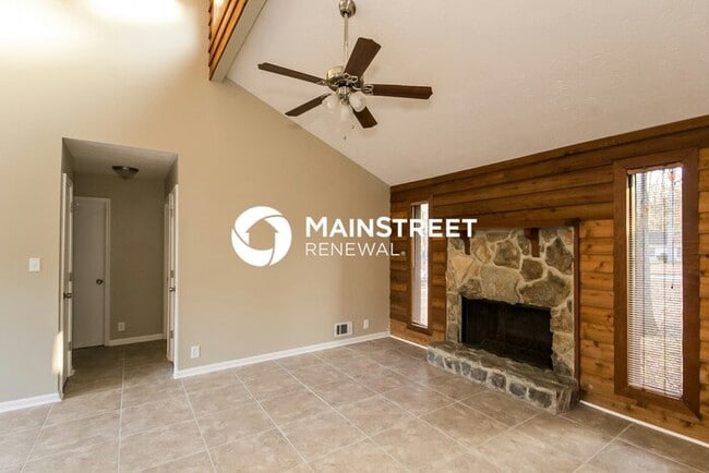 Building Photo - 3 Bedroom Pet-Friendly Home in Lithonia, GA with Main Street Renewal