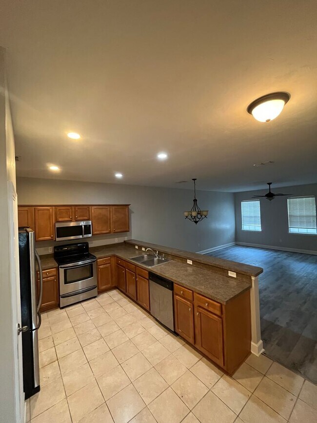 Building Photo - 5600 Hampton Hill Cir