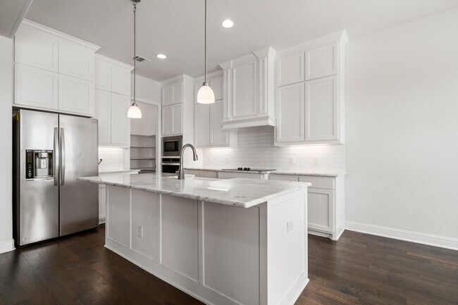 Building Photo - 2308 Paddington Way