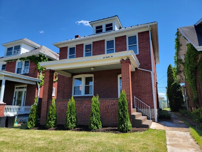 4 BEDS AND METAL ROOF - 632 Hill Top Dr