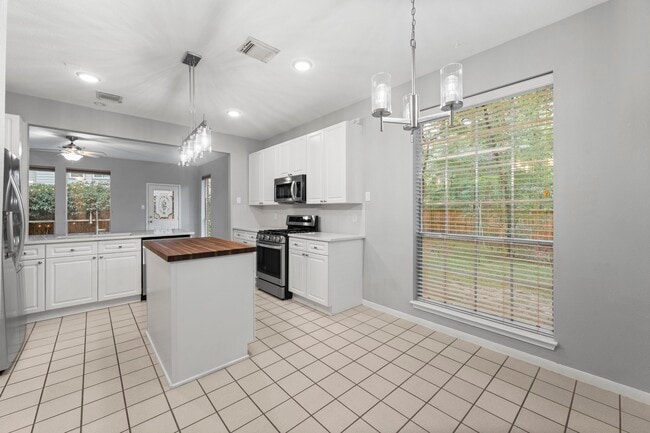 Building Photo - 17 E Willowood Ct