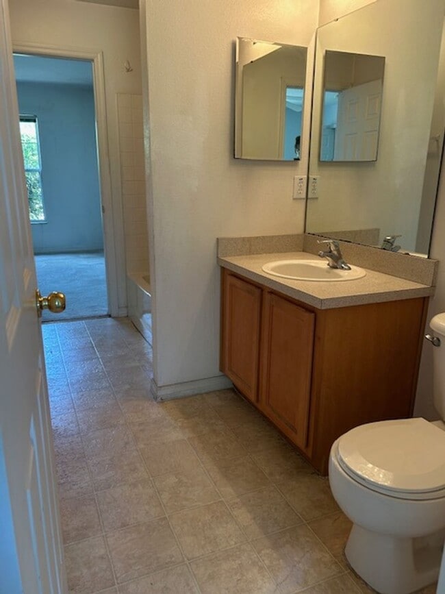 Building Photo - 3 bedroom, 2 bath home