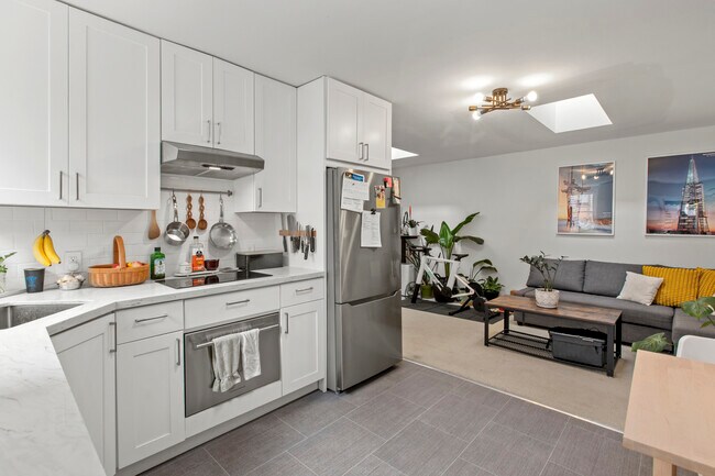 Building Photo - 32A Landers St