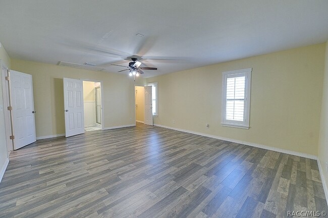 Building Photo - 8844 E Rosemont St