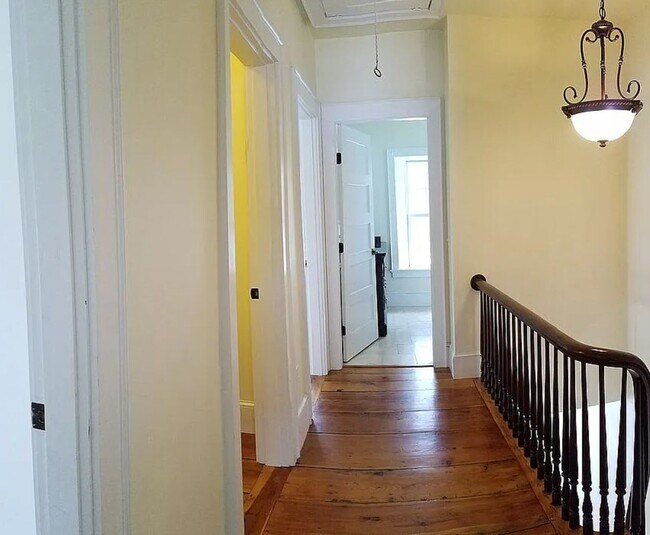 Building Photo - 14 Gray St