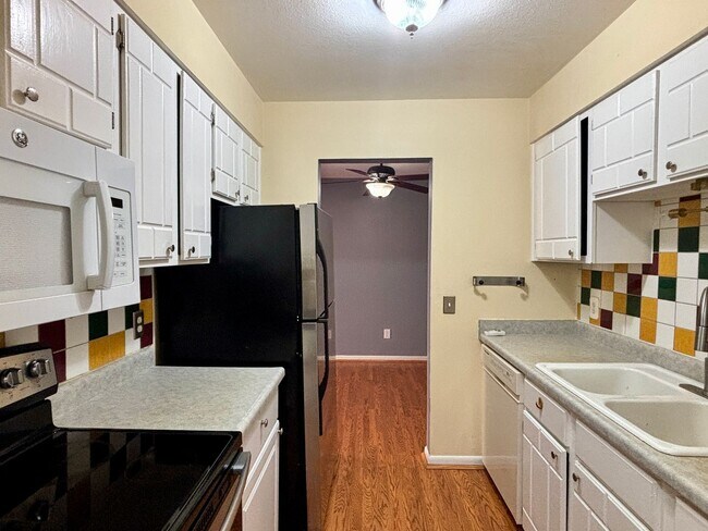 Building Photo - Large, Lovely 2BD/1.5BA Townhouse-Style Condo — Steps from Highline Canal!