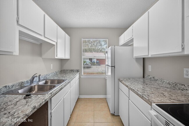 Building Photo - 1040 Willow Cove Ct E