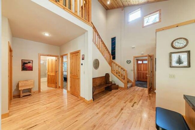 Building Photo - 11400 Thelin Dr