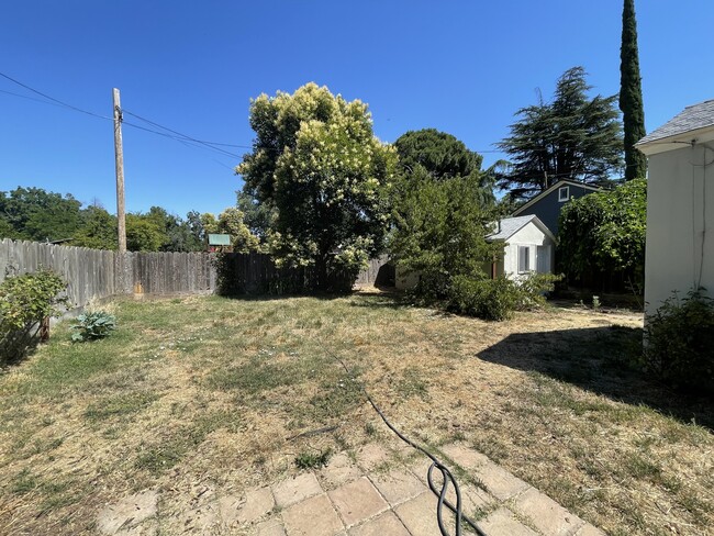 Building Photo - 568 E 9th Ave