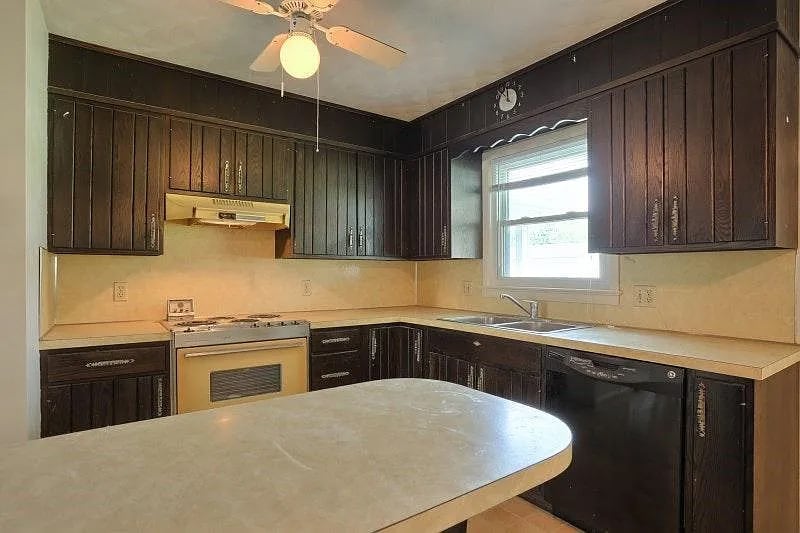 Building Photo - 451 W Main Ave