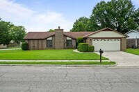 Building Photo - 1028 SE Kinsey Dr