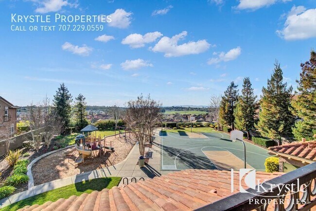 Building Photo - Gorgeous condo in beautiful Tiara gated co...