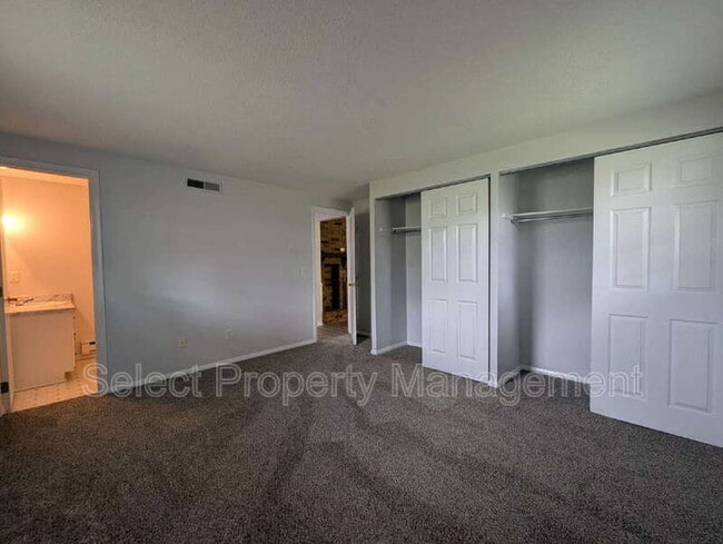 Building Photo - 4130 Thorton Dr