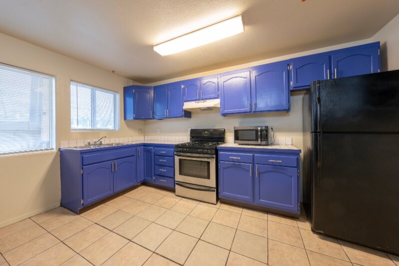 Building Photo - 5231 Huntington Dr