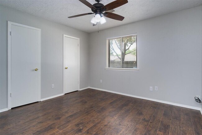 Building Photo - 2902 Laurelridge Dr