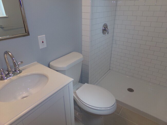 Building Photo - Updated Northeast Pensacola 3BR Home with Granite Kitchen, Tile Floors & Garage