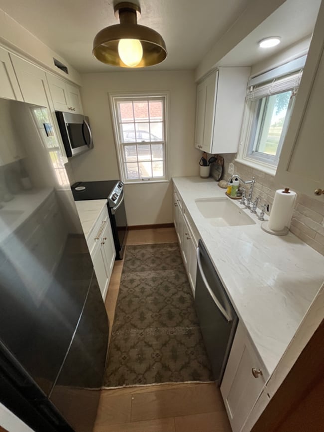 Building Photo - Charming Greendale Single Family Home!