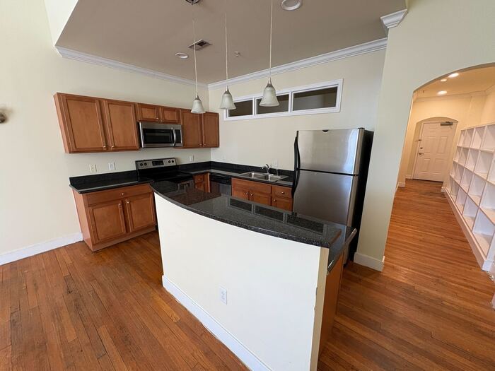 Building Photo - 525 E Grace St