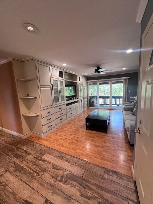 Building Photo - 1009 Murrieta Blvd