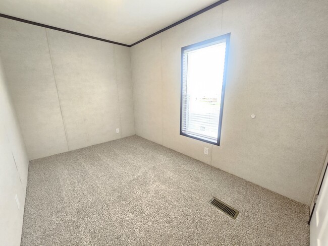 Building Photo - 46000 Geddes Rd