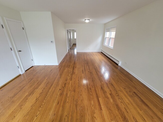 Building Photo - 5809 N Whipple St