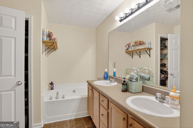 Building Photo - 5556 Cascade Run
