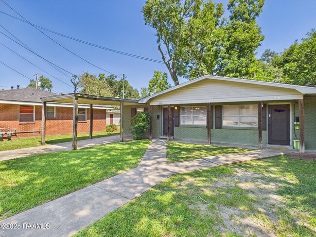 Building Photo - 1618 W St Mary Blvd