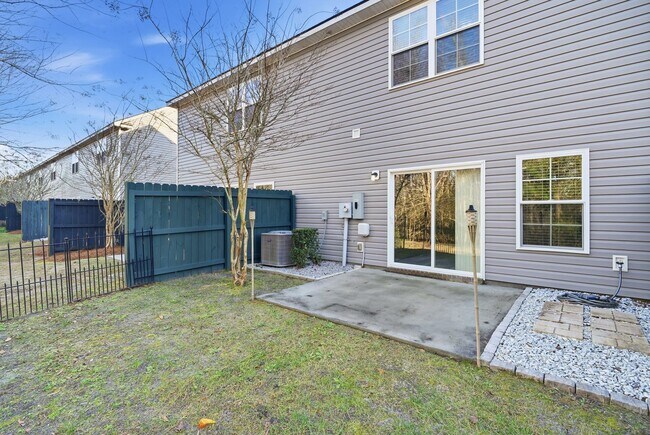 Building Photo - Charming 3 Bedroom Townhome with Private Patio & Fenced Backyard