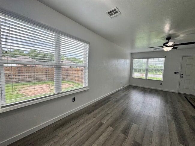 Building Photo - 1795 Bliss Cir