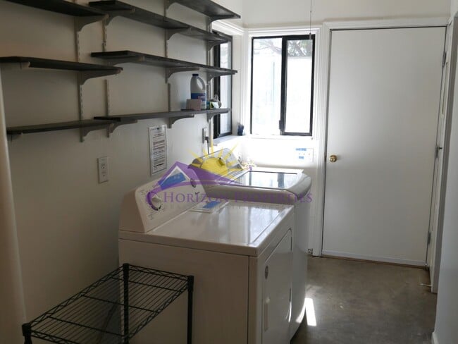 Building Photo - 1 Bed 1 Bath 500sq ft. Cottage in Colonial...