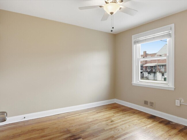 Building Photo - 738 Yale Ave