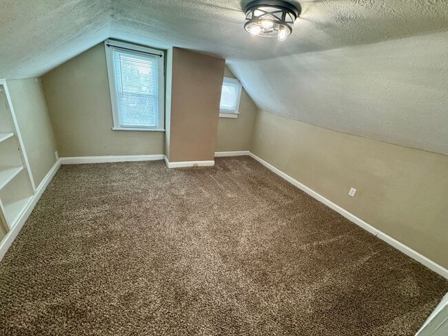 Building Photo - 2542 Glen Echo Dr