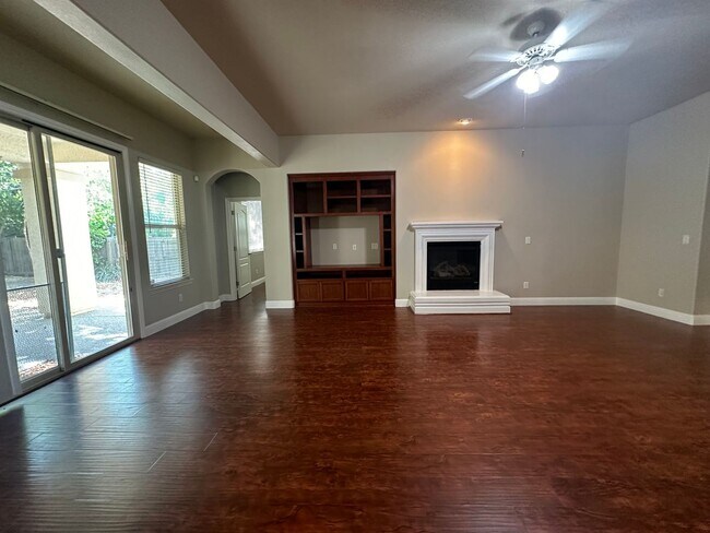 Building Photo - 4333 Reveil Ln