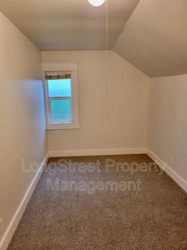 Building Photo - 29626 OR-34